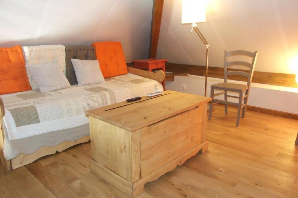 Les Pins - Maison Avec Parking Ferme Et Jardin Commun Au Calme Saint-Prix  Exterior foto